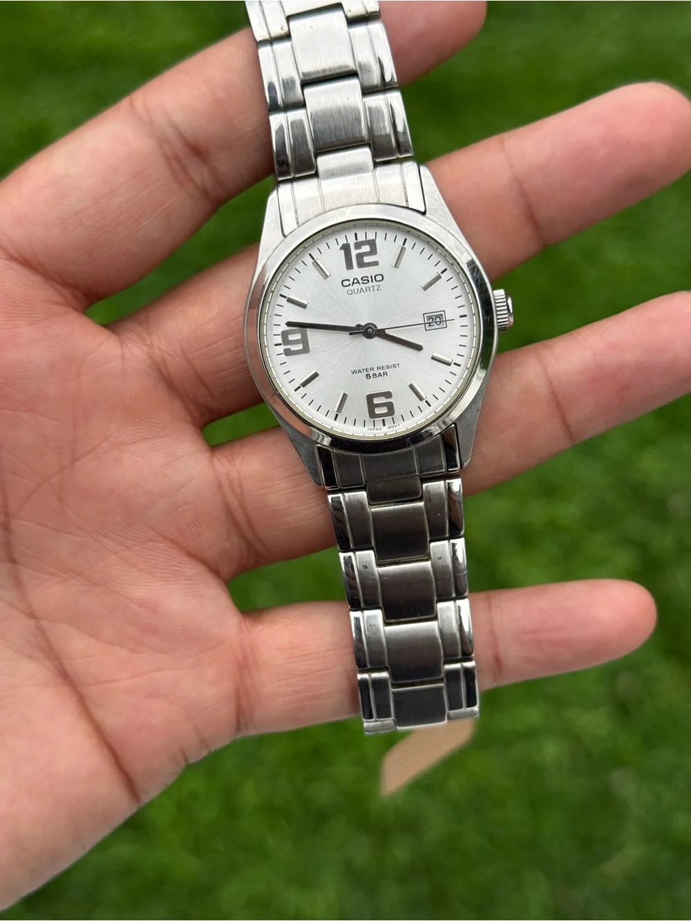 Casio 1990s Silver Men’s Stainless Steel Watch with White Dial date Watch Japan